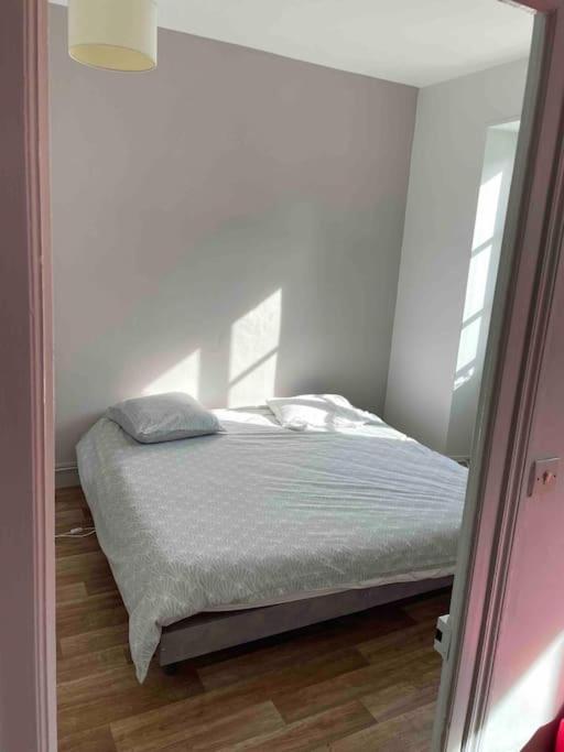 Appartement Avec Parking Proche Cathedrale Bourges Exterior photo